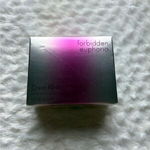 Calvin Klein Forbidden Euphoria Eau de Parfum - Vibrant Purple